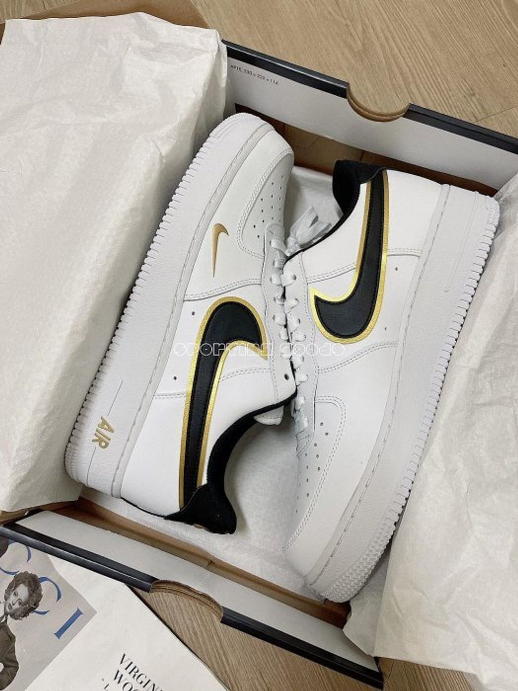 Air force blanco negro y dorado