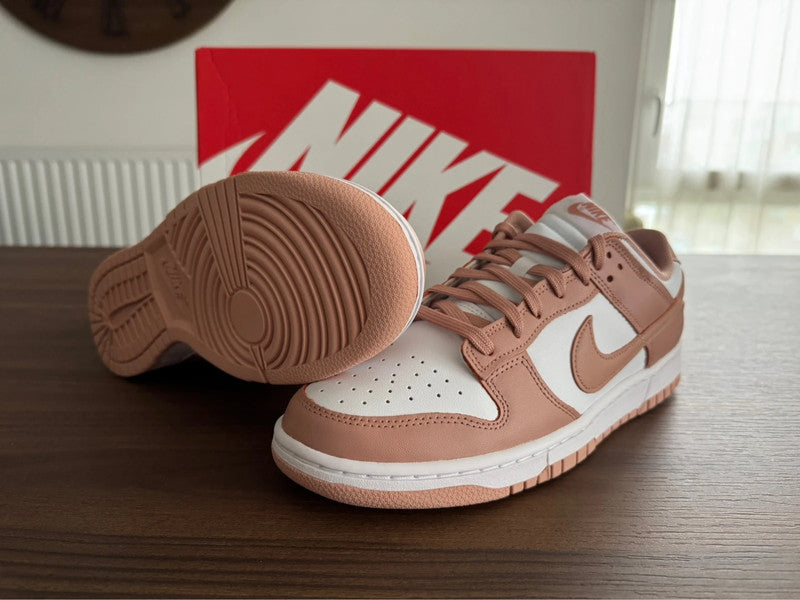 Nike Dunk blanco y rosado