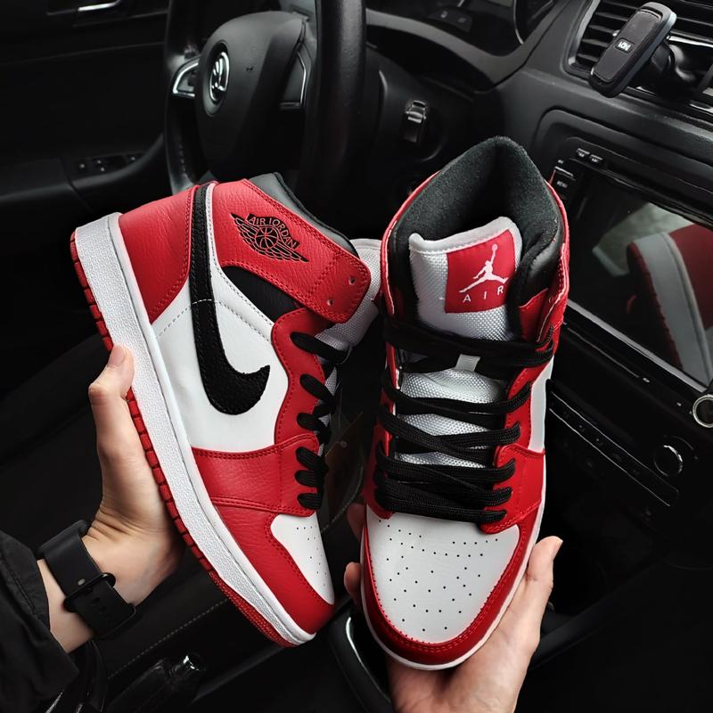 Nike Air Jordan 1 blanco rojo y negro