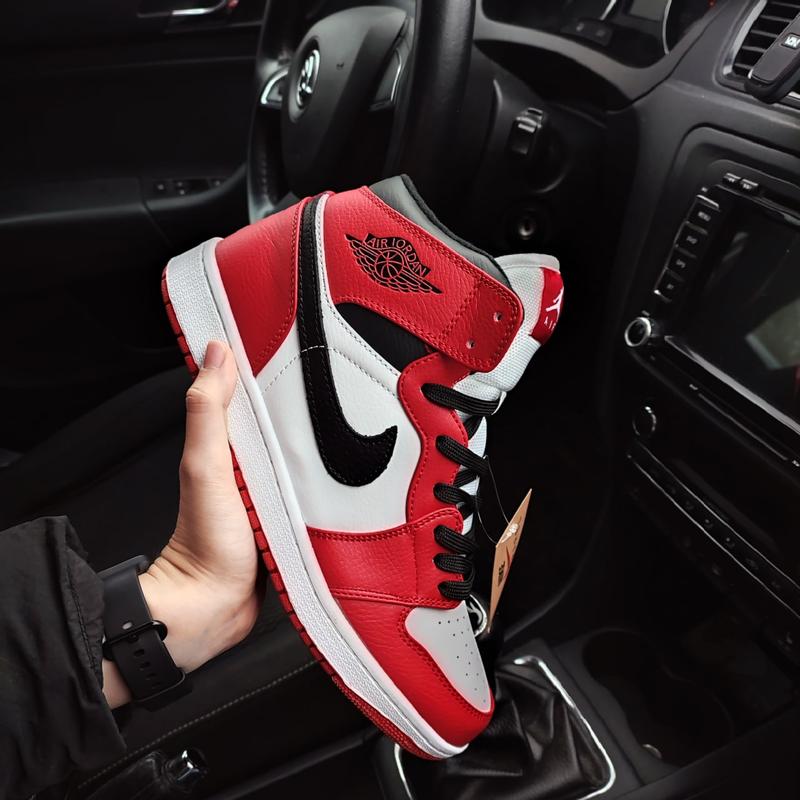Nike Air Jordan 1 blanco rojo y negro