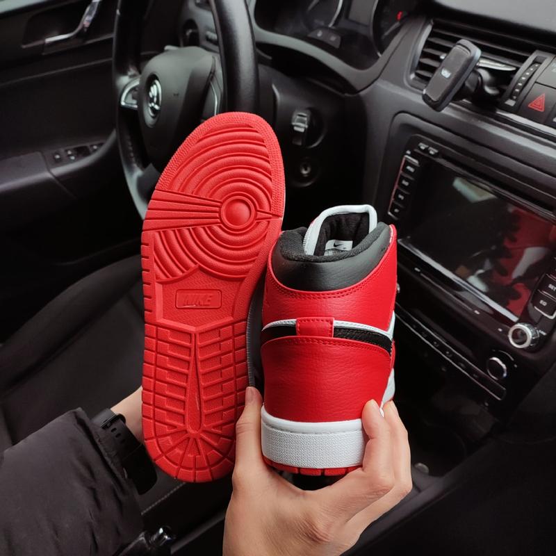 Nike Air Jordan 1 blanco rojo y negro